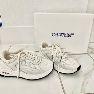 Off-White B Leather Sneakers - Womens US 7